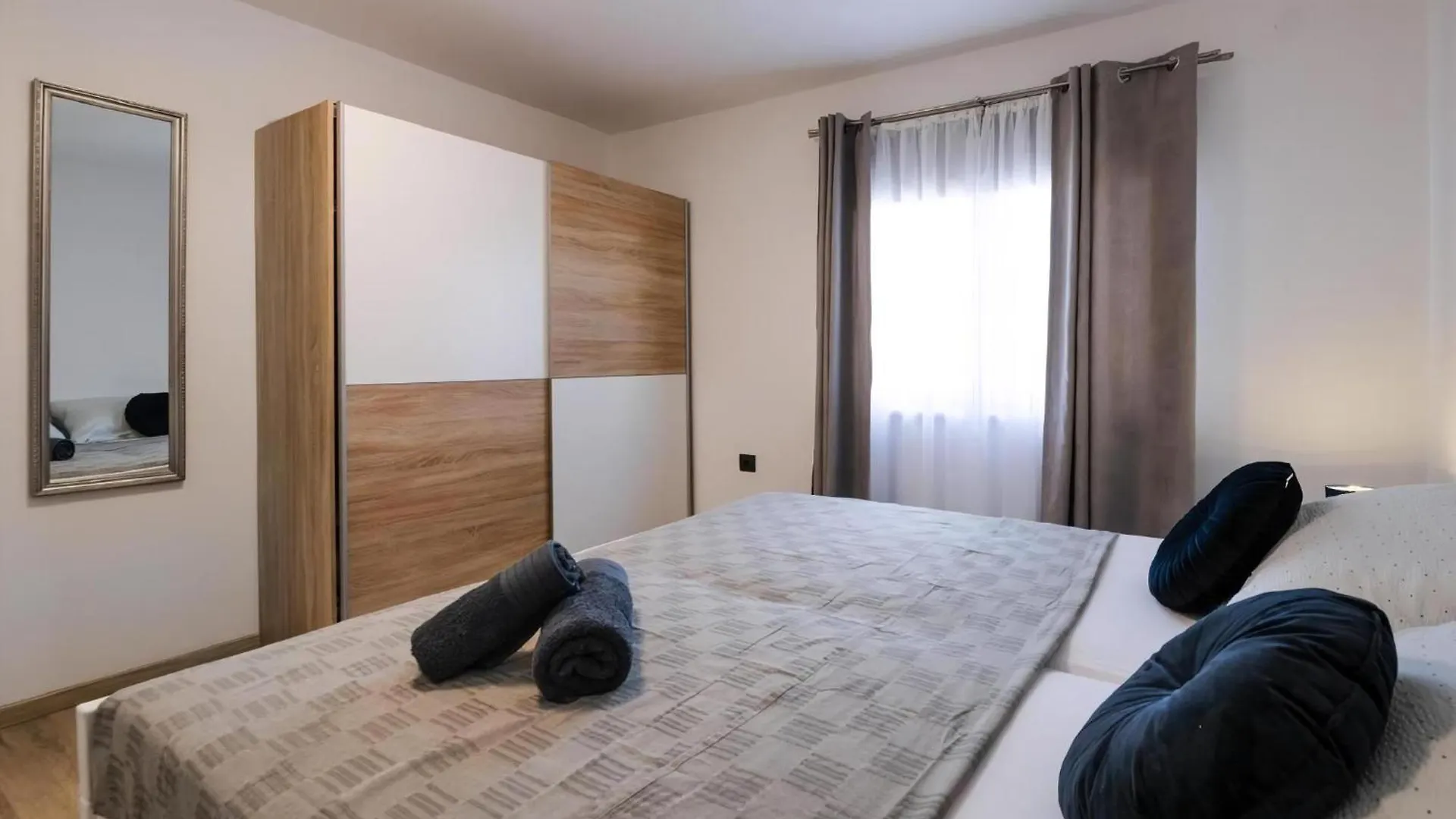 Apartments Lovric Apt 2 Pula